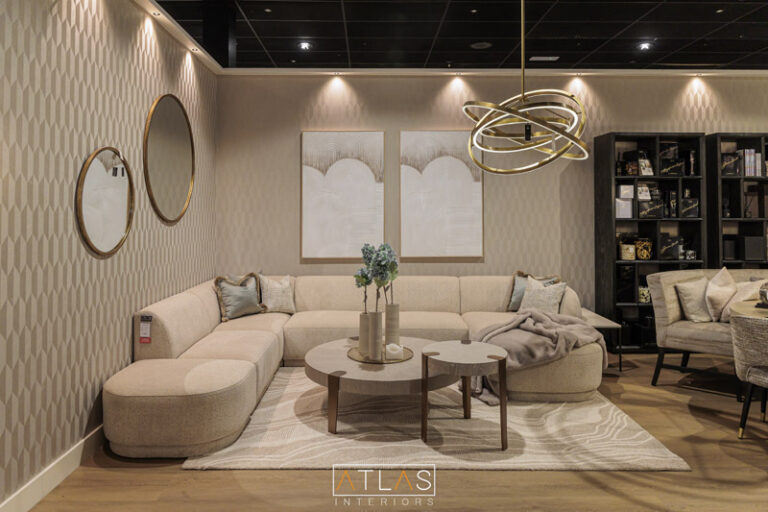Woonkamer met maatwerk en designmeubels
